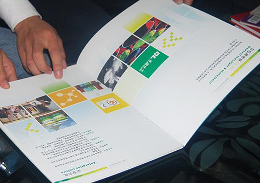 嘉興廣告公司設(shè)計(jì)制作畫冊給客戶展示